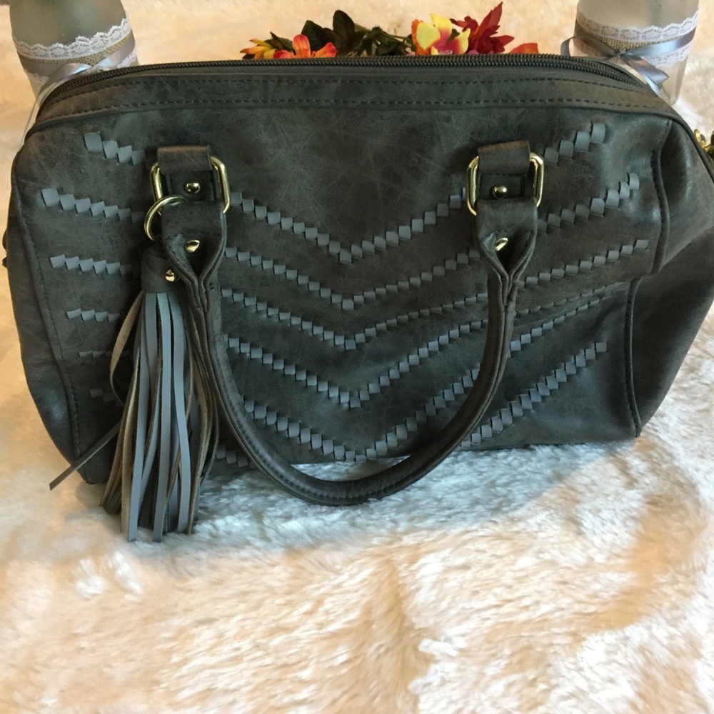 Maurices Sz 9x12 Gray Faux Leather Crossbody Purse